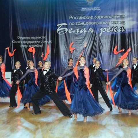 Выступление пары клуба «Радуга» на паркете