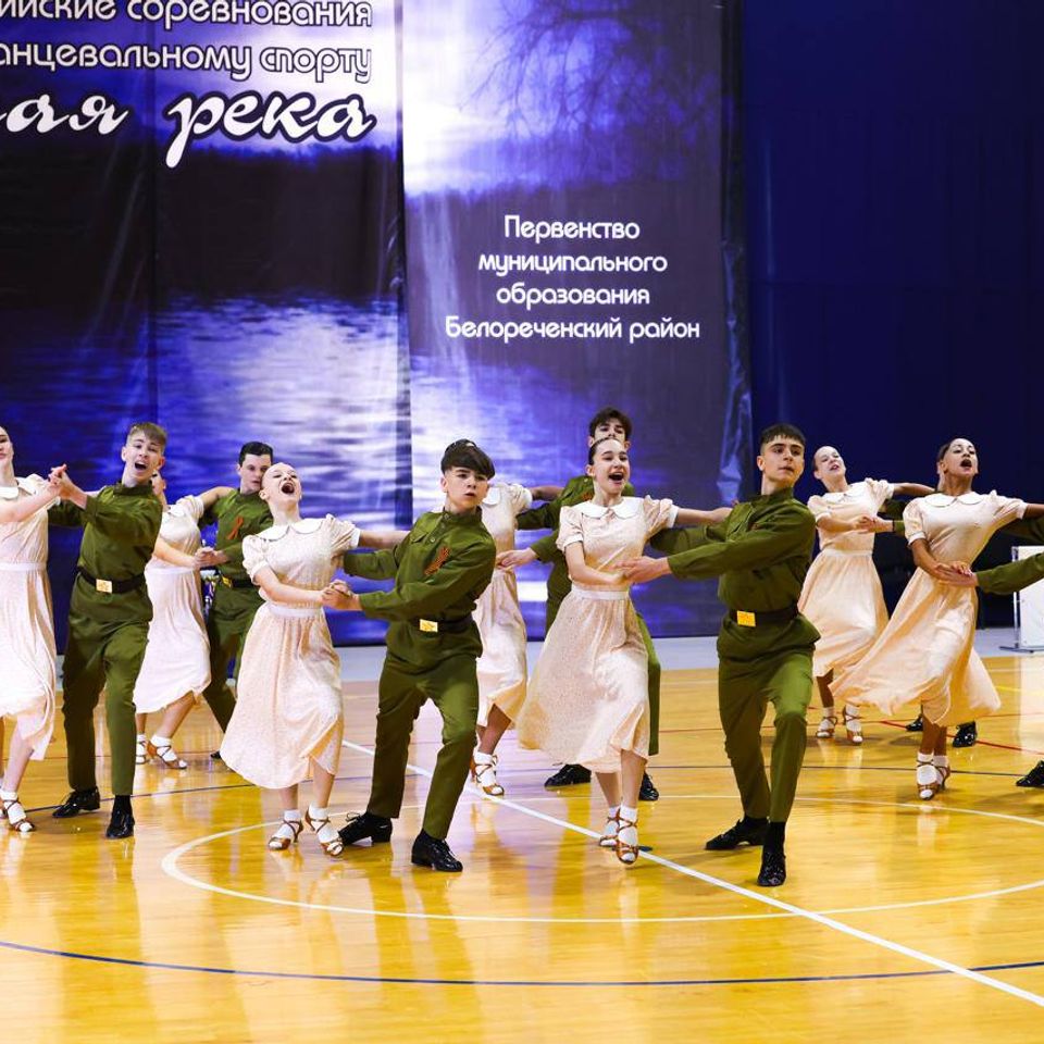 Постановка ансамбля «Радуга» на военную тему